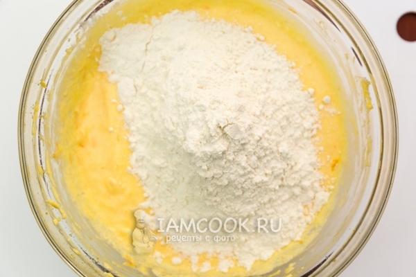 Всыпать муку