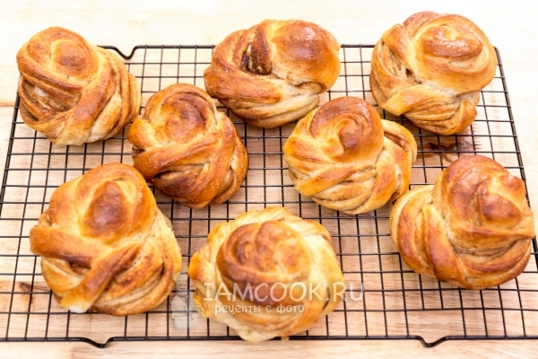 Булочки-плетенки с корицей на дрожжевом тесте