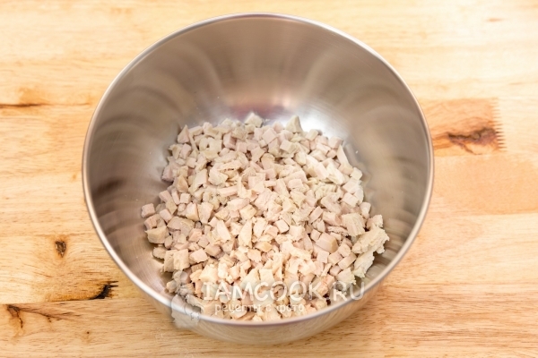 Порезать мясо индейки