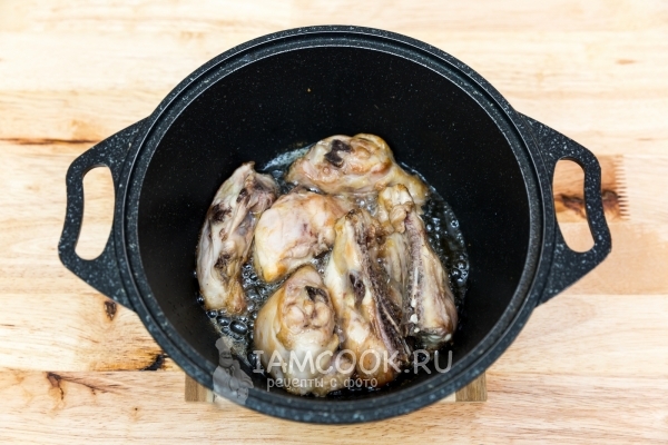 Обжарить курицу