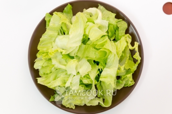 Порвать листья салата