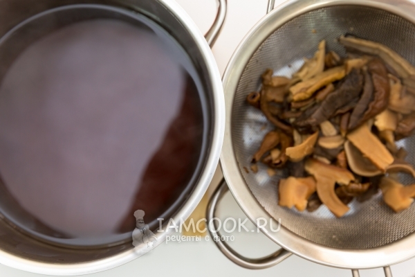 Процедить бульон