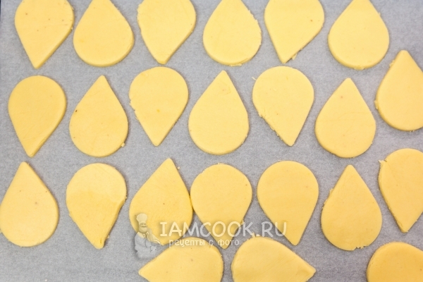 Положить заготовки на пергамент