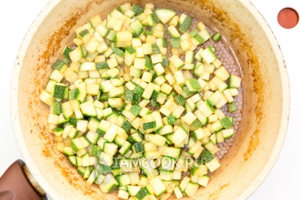 Обжарить цукини