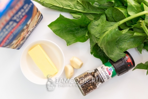 Ингредиенты для картофельного пюре со шпинатом и чесноком
