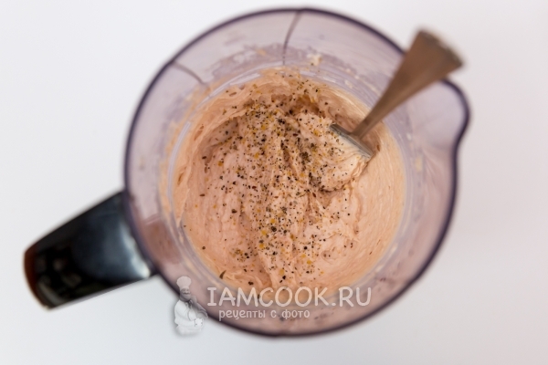 Всыпать соль и перец