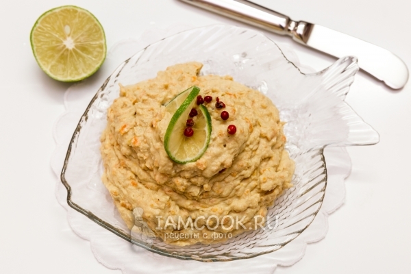 Фото яичного паштета с печенью трески и овощами