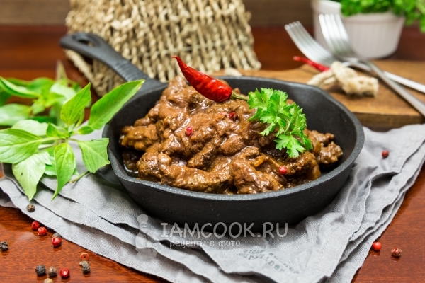Фото говяжьей печени, тушенной в томатно-соевом соусе