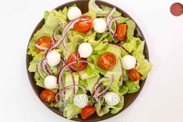 Добавить сыр и лук