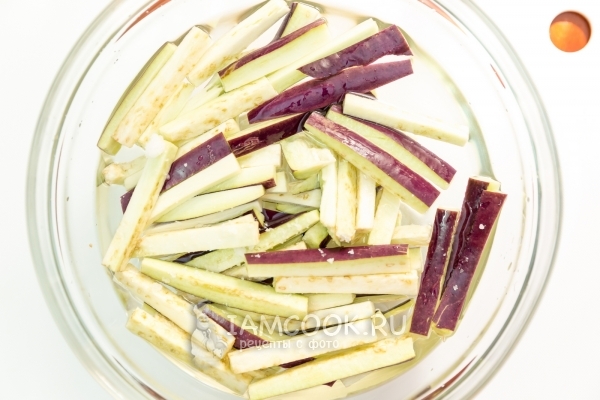 Нарезанный баклажан