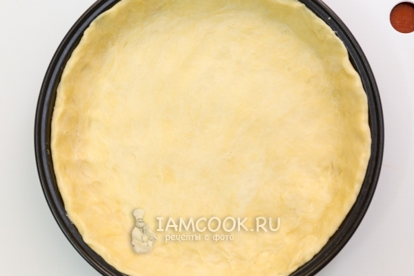 Выложить тесто в форму