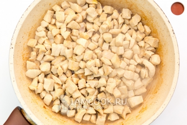 Обжарить куриное филе