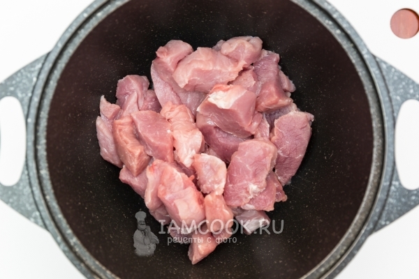 Обжарить мясо