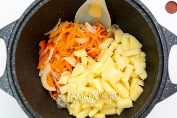 Обжарить овощи