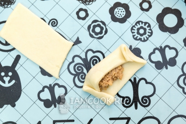 Завернуть начинку в тесто