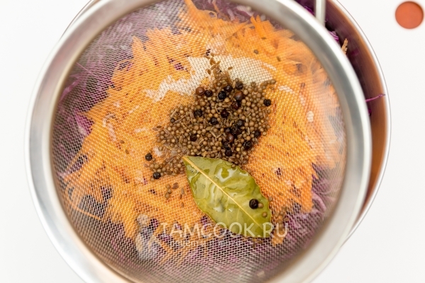 Процедить маринад