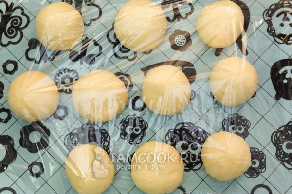 Накрыть тесто пленкой