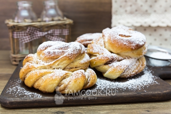 Рецепт булочек-плетенок с корицей на дрожжевом тесте