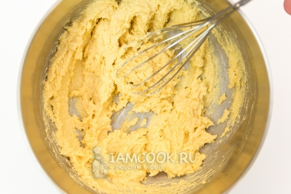 Взбить масло с сахаром