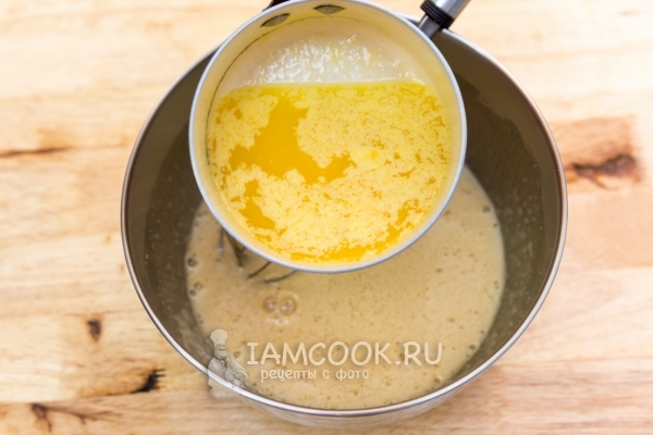 Влить масло