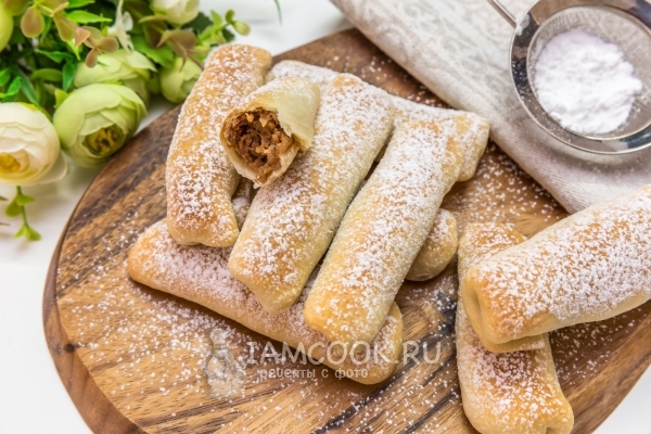 Фото постных рулетиков с орехами и яблоком