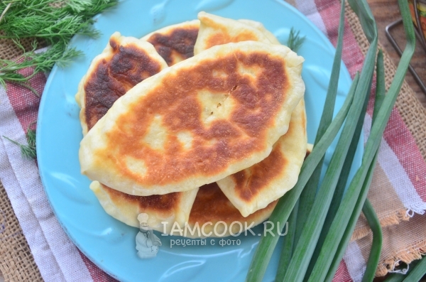 Рецепт жареных пирожков с луком и яйцом на кефире