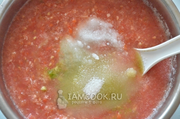 Всыпать соль и сахар