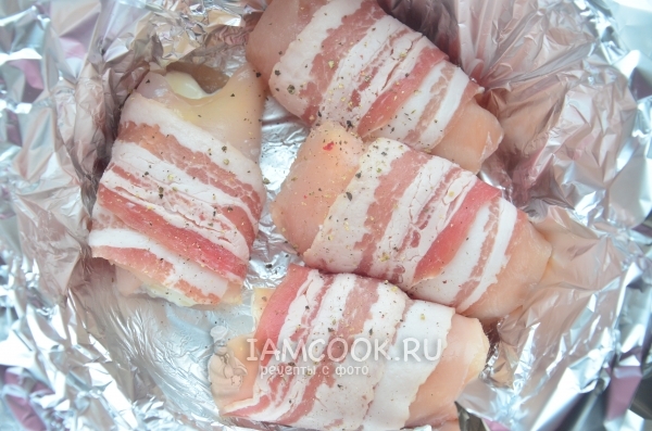 Завернуть мясо в бекон
