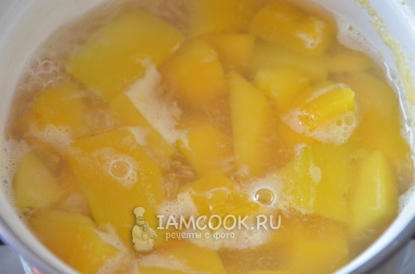 Положить тыкву в сахарный сироп