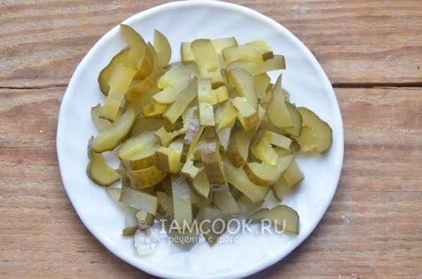 Порезать огурцы