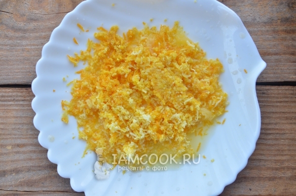 Натереть цедру апельсина