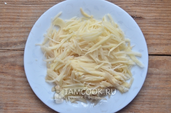 Натереть картофель