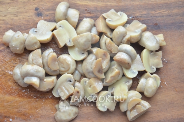 Порезать грибы