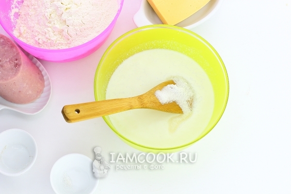 Всыпать соль и сахар