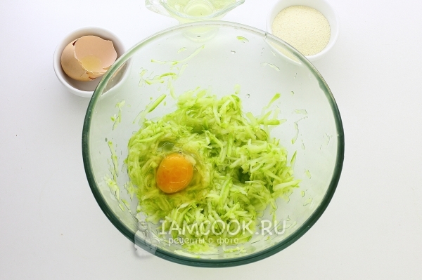 Кабачковое тесто с яйцом для оладьев