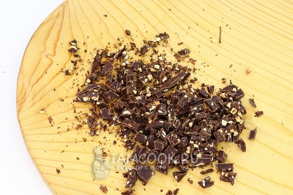 Порубить шоколад