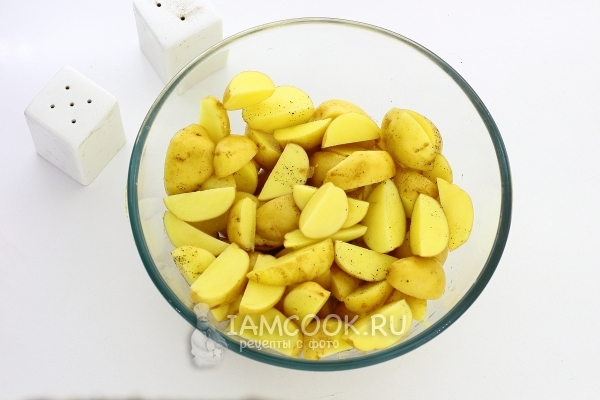 Всыпать соль и перец