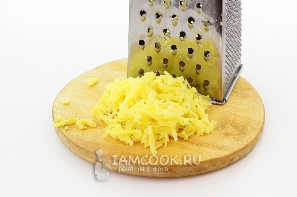 Натереть картофель