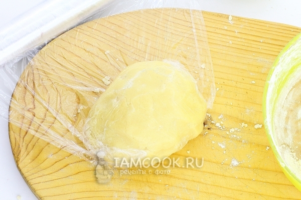 Завернуть тесто в пленку