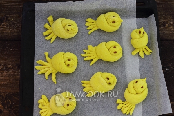 Положить заготовки на пергамент