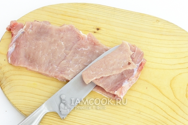 Разрезать мясо