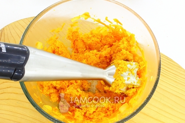Измельчить морковь блендером