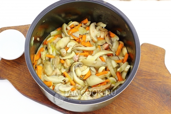 Положить чеснок