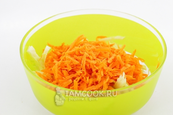 Натереть морковь