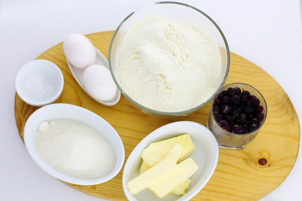 Ингредиенты для тёртого пирога со смородиной