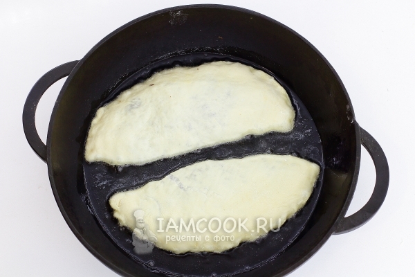 Пожарить пирожки