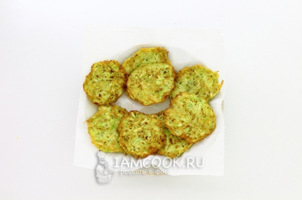Фото оладий из кабачков с чесноком