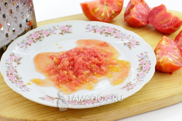 Натереть помидоры