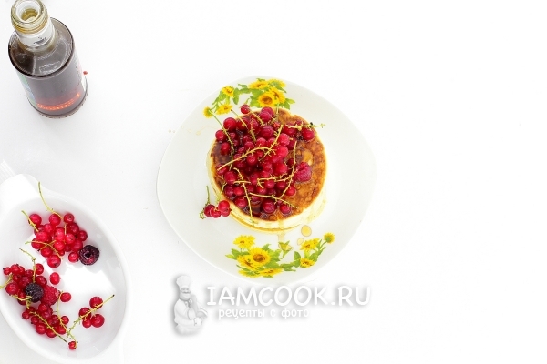 Блинчики, украшенные ягодами