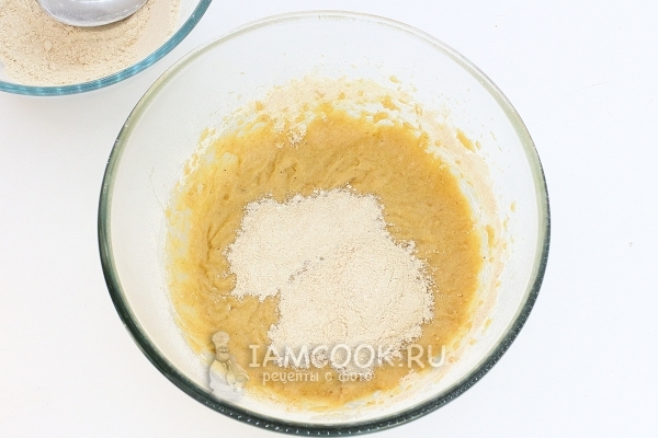 Всыпать мучную смесь